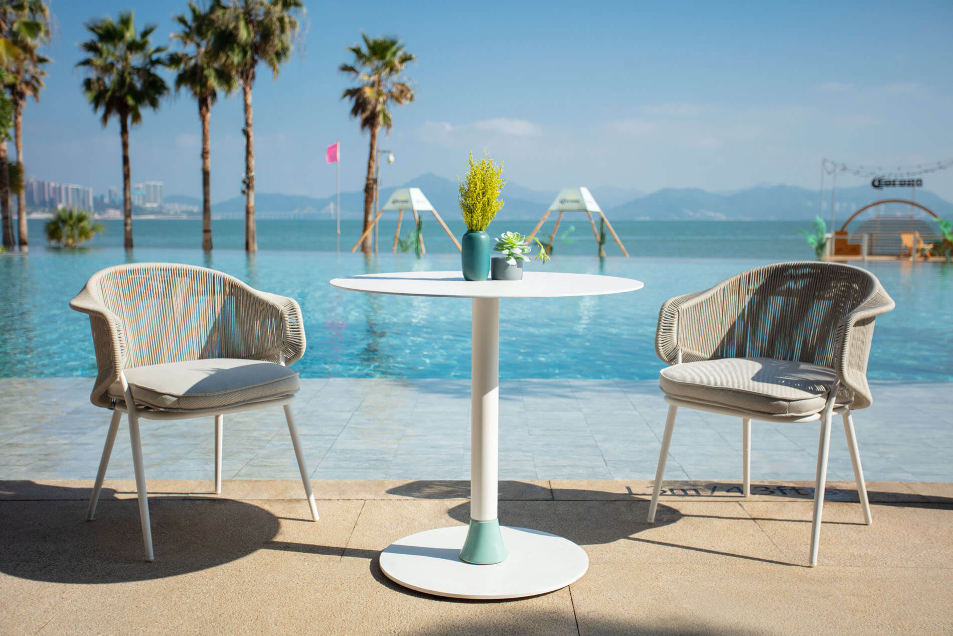 Delizia Round Dining Table - Poggesi Furniture: A timeless centerpiece for your elegant dining space.