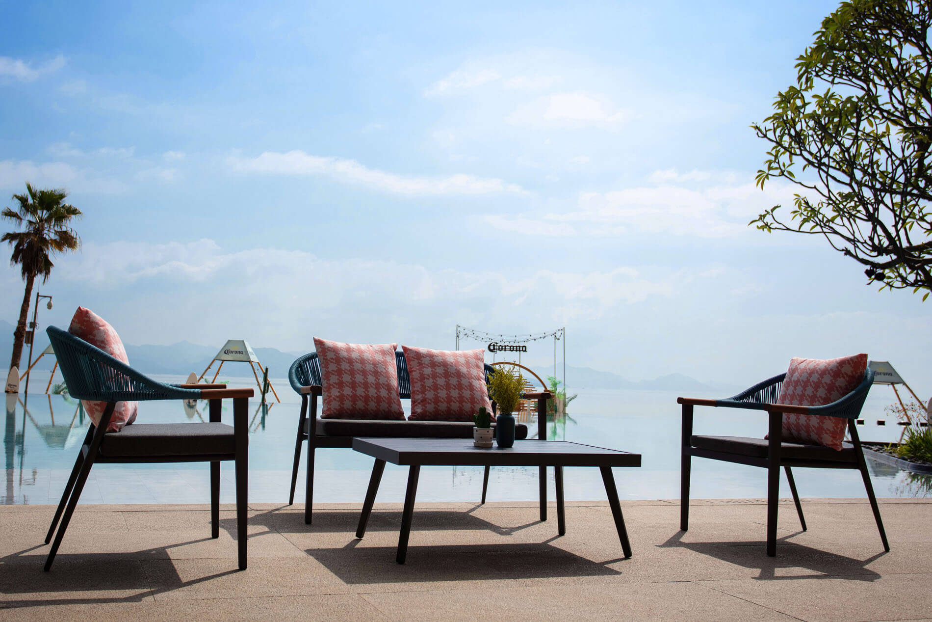 Luxurious comfort meets modern aesthetics in the Treviso Single Sofa by Poggesi.